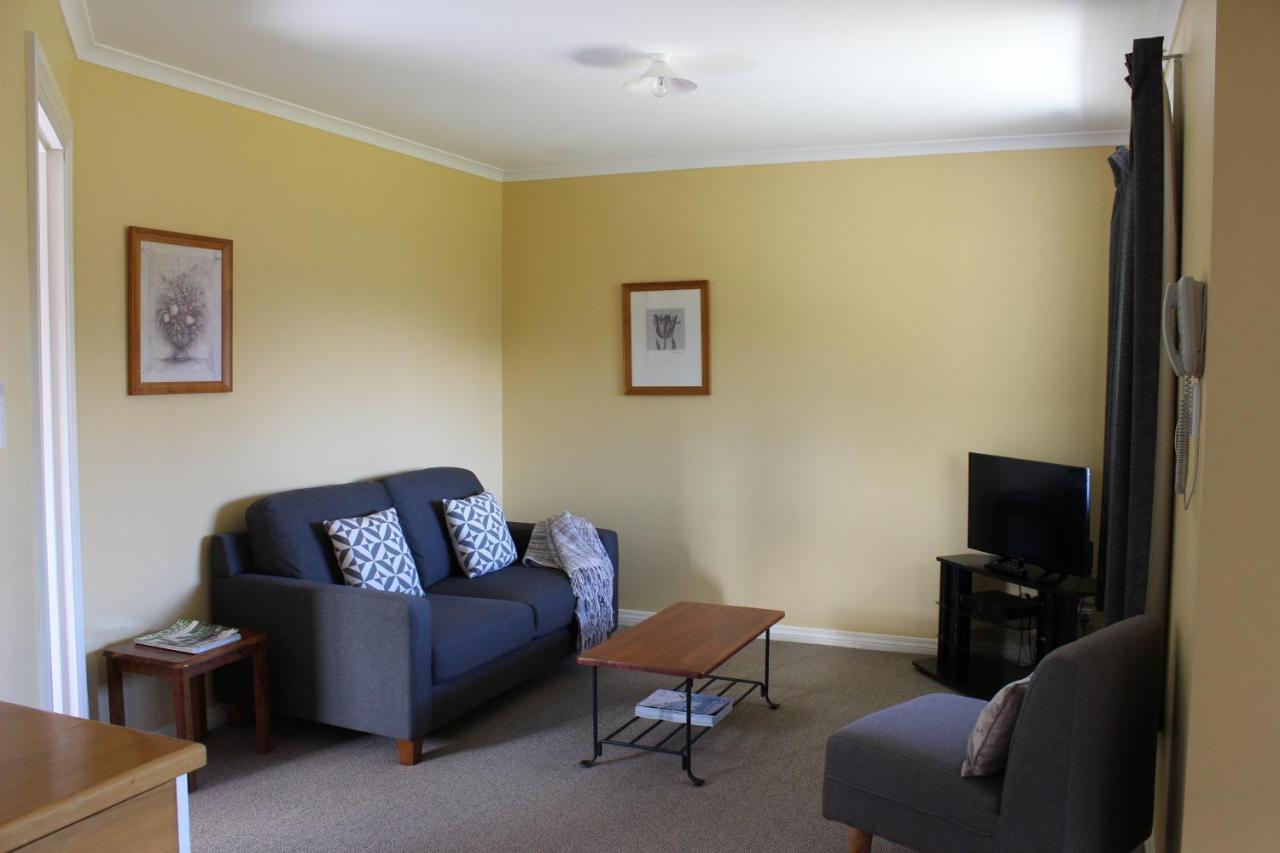 Blue Thistle Cottages Te Anau Dış mekan fotoğraf
