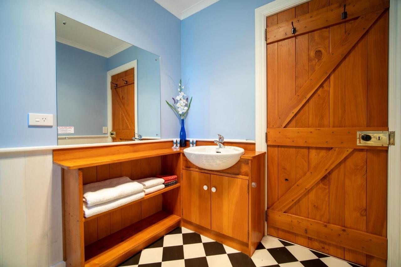 Blue Thistle Cottages Te Anau Dış mekan fotoğraf