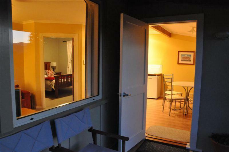 Blue Thistle Cottages Te Anau Dış mekan fotoğraf